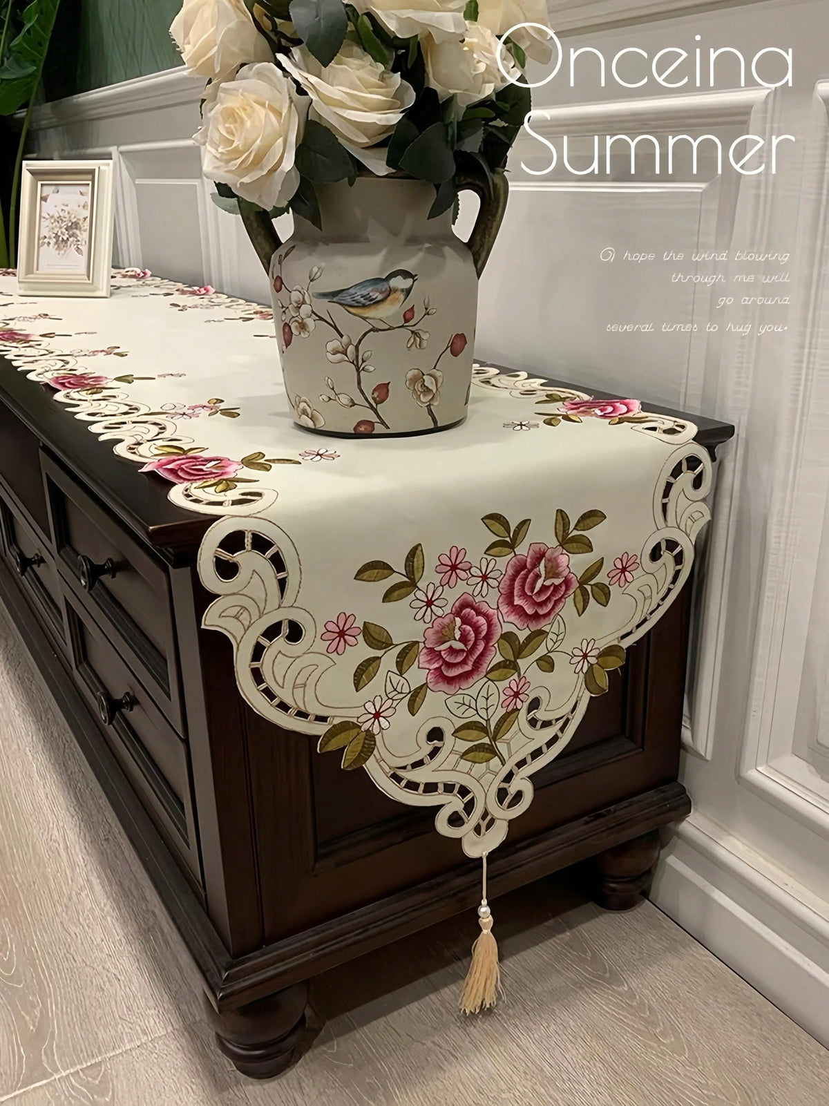 nappe décorative brodée fleurs motif floral vintage polyeste mariage festivité maison