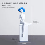 statuette décorative buste féminin noir blanc bleu or moderne minimaliste.surface lisse polie.formes arrondies socle