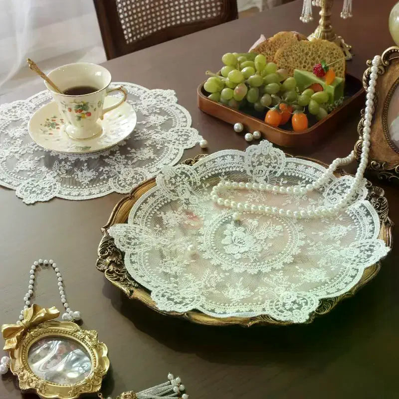 serviettes table classiques broderie florale dentelle fine blanc vintage