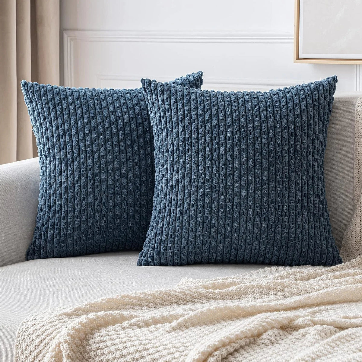 housse coussin carrée velours côtelé vert olive texture tissée garnissage blanc