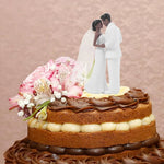 figurines mariés gâteau mariage blanc peau foncée texture lisse voile transparent classique