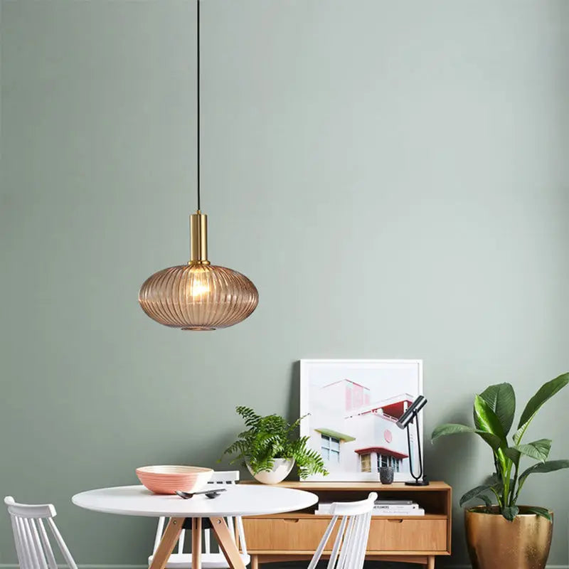 Suspension lumineuse moderne vert gris doré rayures verticales opaques câble noir E27