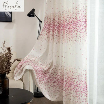 rideau tulle blanc fleurs roses dorées moderne translucide anneaux métalliques salon chambre enfant