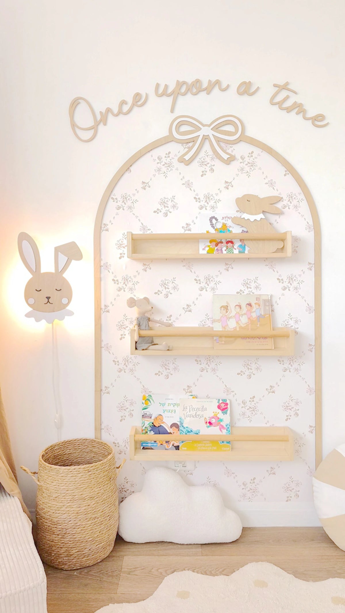 étagère murale bois naturel moderne minimaliste grande taille lettre fois ancienne chambre enfant decoration
