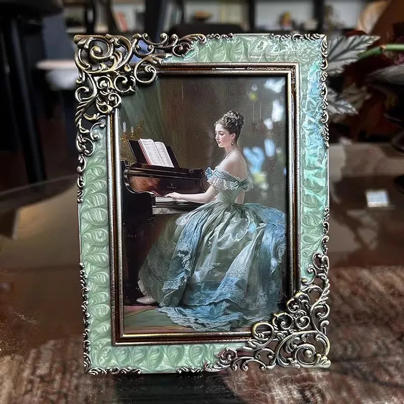 cadre photo decoratif classique vert menthe doré bronze gravure florale vintage baroque
