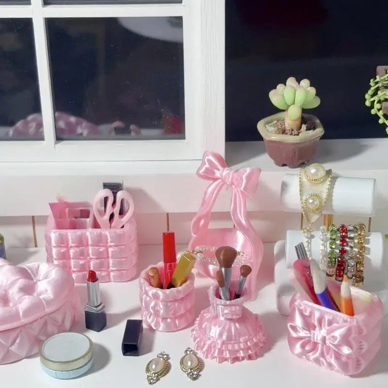 contenants cosmétiques rose satinés compartiments décoratifs féminins geome erotique tric