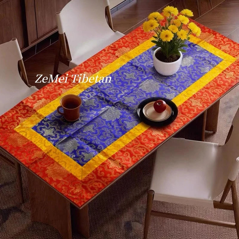 serviette table brodée motifs floraux rouge bleu jaune traditionnel élégant dorure textile décoration table