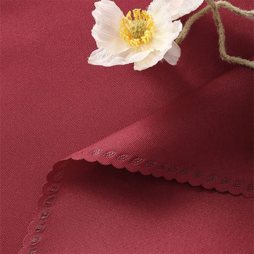 serviettes table blanc rouge violet bleu bords dentelés résistantes taches classiques 30x30cm