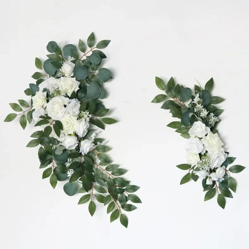 arche decorative mariage fleurs roses blanches feuilles vertes tissu transparent bouquets romantique champetre