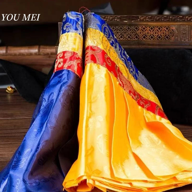 rideau décoration bouddhiste brocart motifs floraux traditionnel couleur jaune bleu rouge or