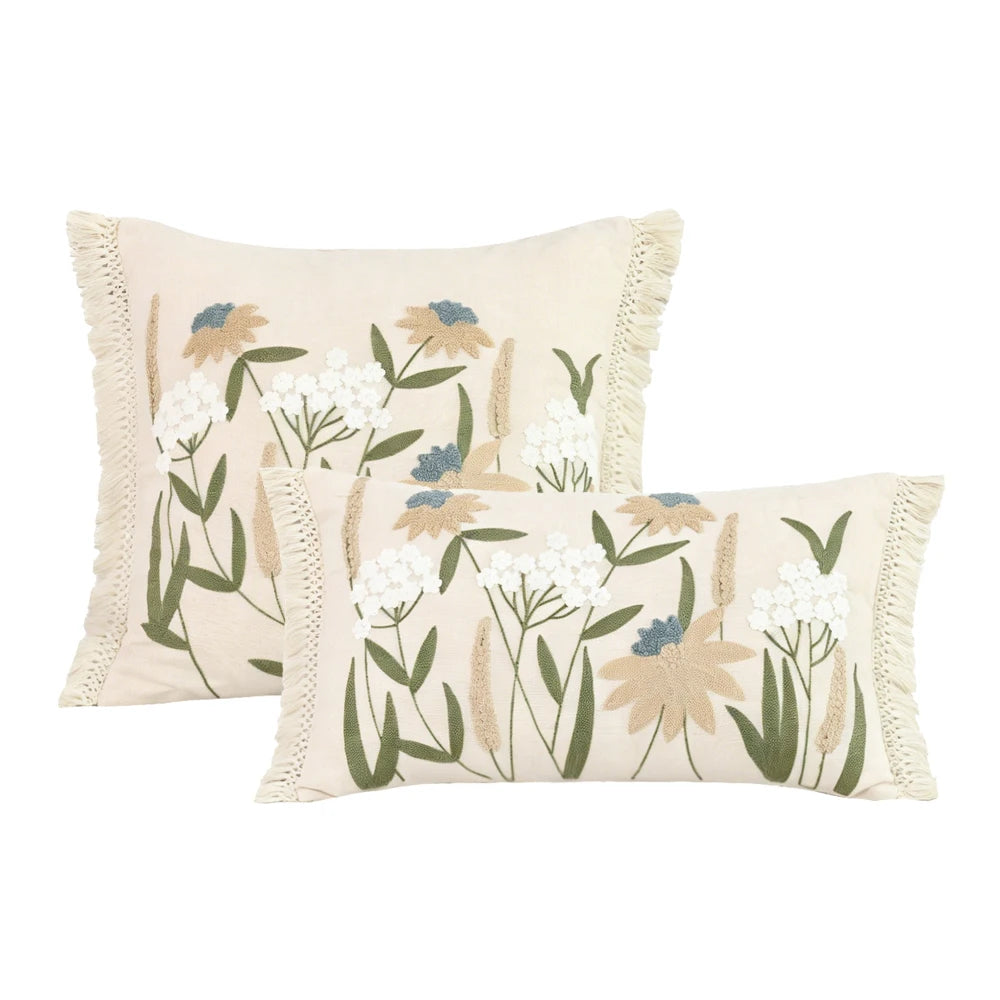 housse coussin brodée motif floral beige fleurs blanches oranges bleues vertes traditionnel tissu polyester