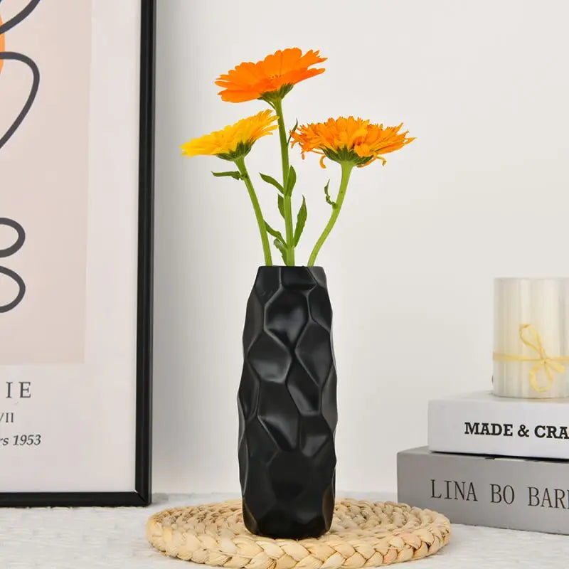 Vase résine texturée motif géométrique moderne noir or blanc roses