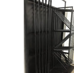 étagère moderne noire structure géométrique métal fixée sol barres diagonales quartz contemporain