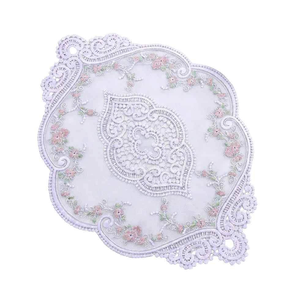 serviette table vintage brodée dentelle beige clair rose pâle vert clair 44x31cm