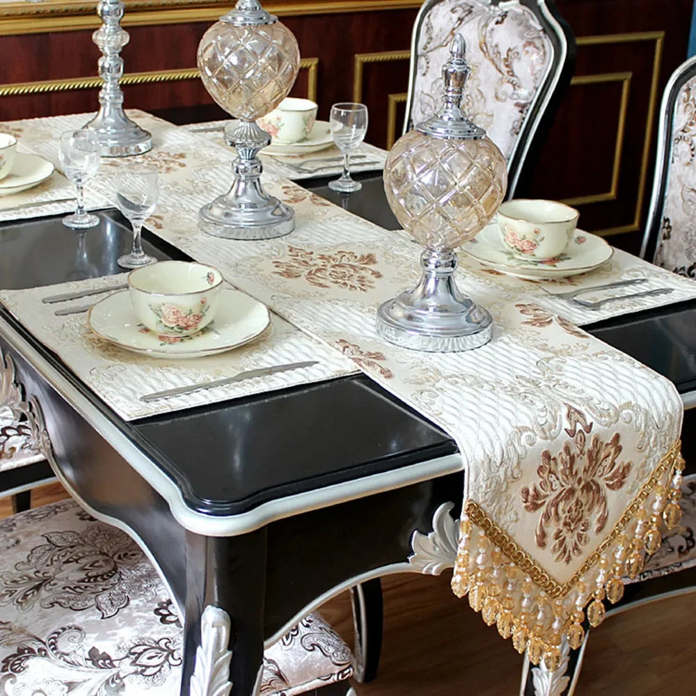 nappes decoratives motifs floraux complextes elegantes baroques tables dinterieur multifonctionnelles