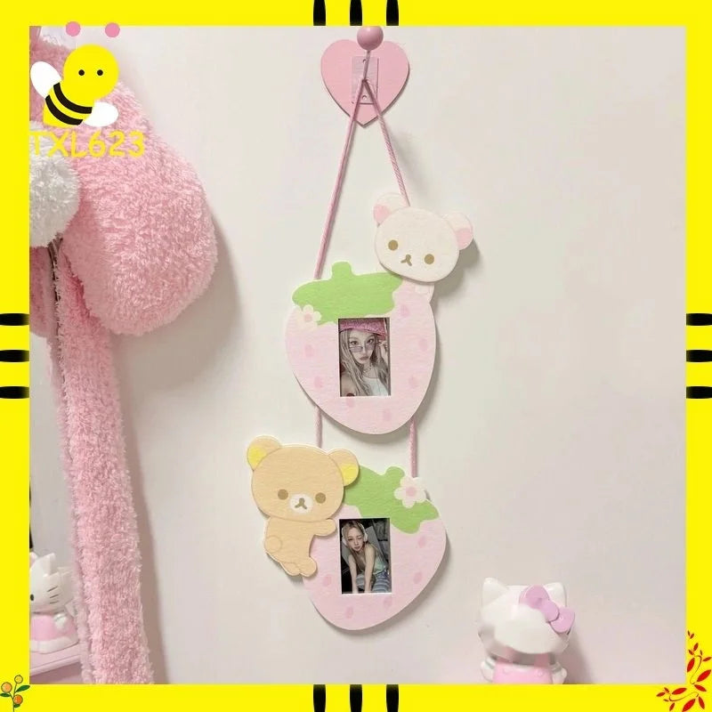 cadre photo mural rilakkuma motif fraises ours mignon rose vert enfantin décoration chambre crochet