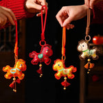 porte clés cheval imprimé motifs floraux caractères chinois violet rouge orange bleu artisanal