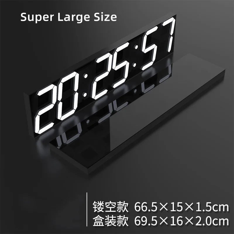 Horloge murale digitale noire avec affichage LED lumineux en gros plan