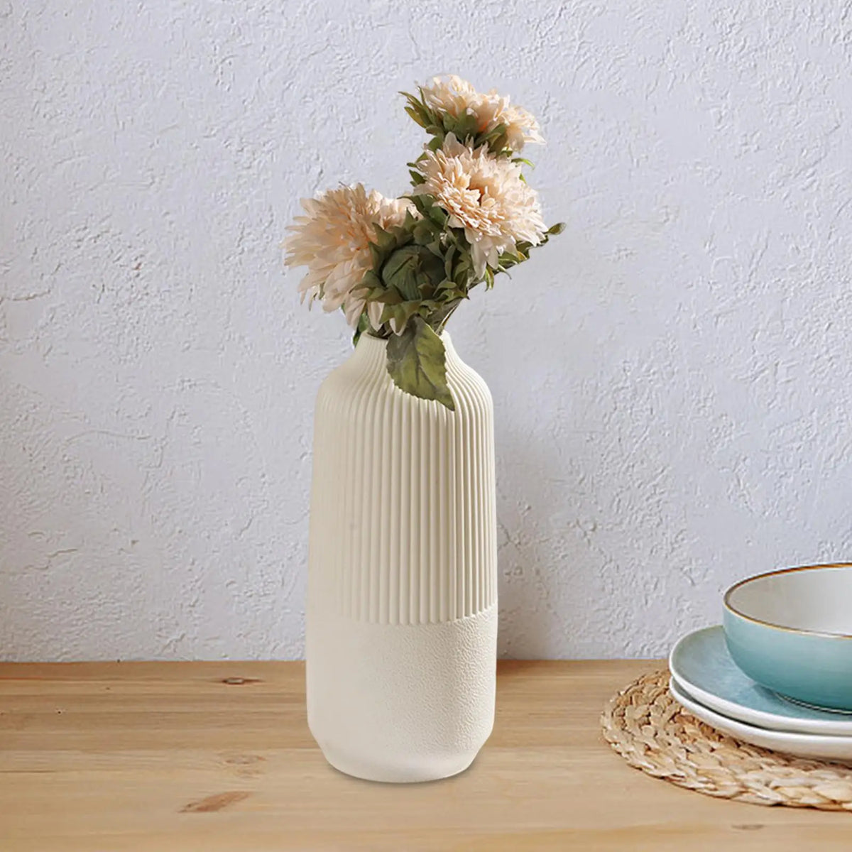 vase moderne minimaliste plastique blanc crème rainures verticales décoration table chambre coucher