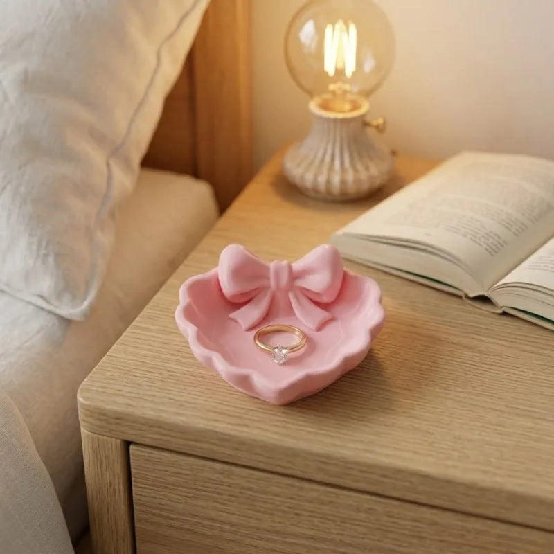 plateau bijoux forme cœur motif nœud rose texture légèrement rugueuse décoration féminine rangement bijoux