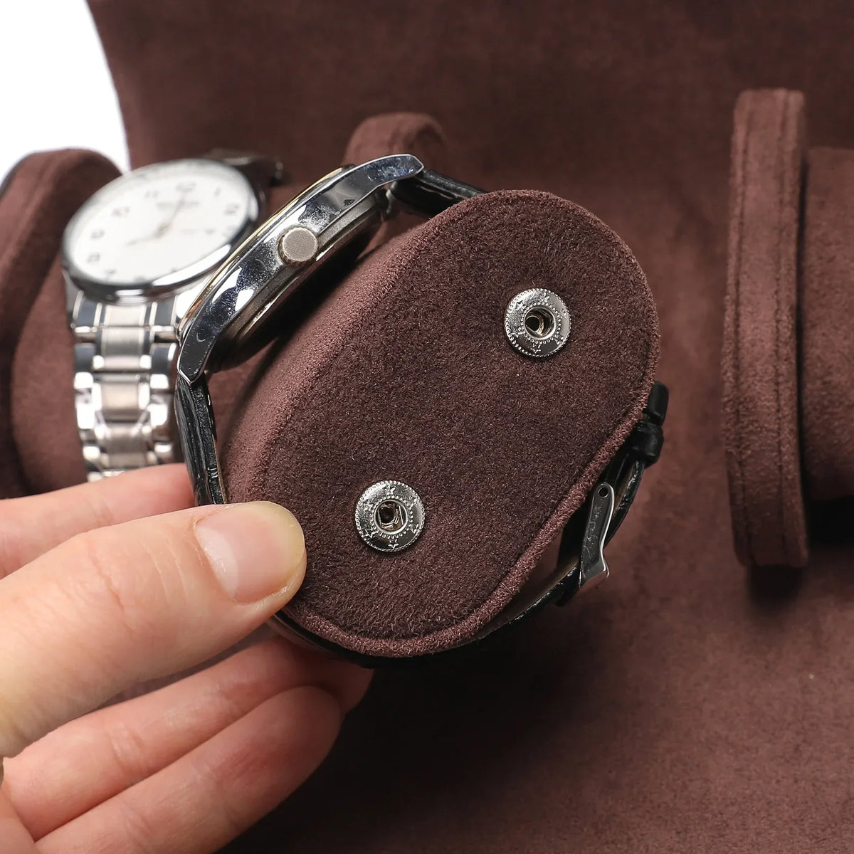 boîte rangement montres cuir velours marron clips métalliques places classique