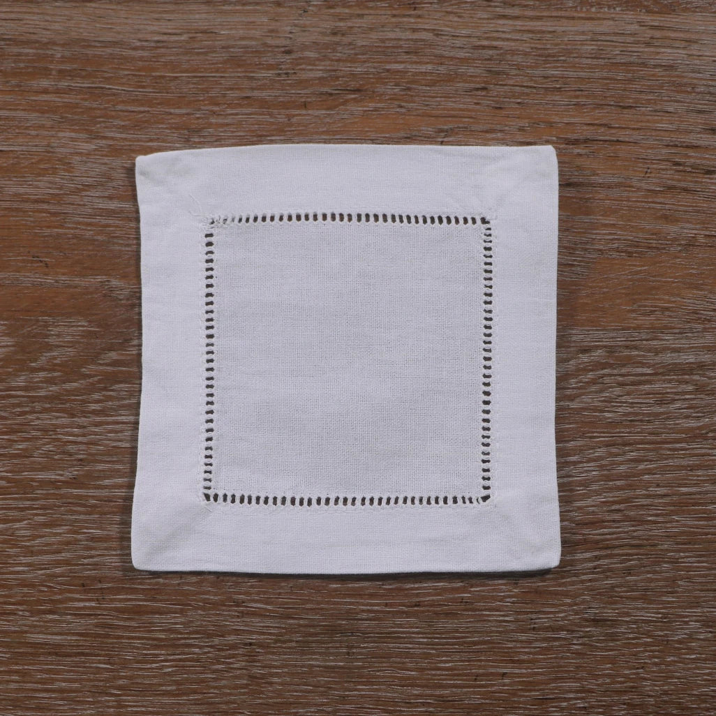 serviettes cocktail blanc classique bordure brodée réutilisables table restaurant 15x15cm pack 6pcs