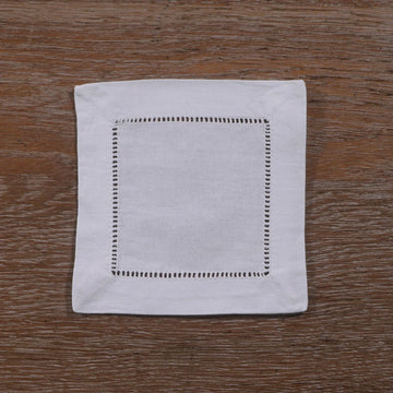 serviettes cocktail blanc classique bordure brodée réutilisables table restaurant 15x15cm pack 6pcs