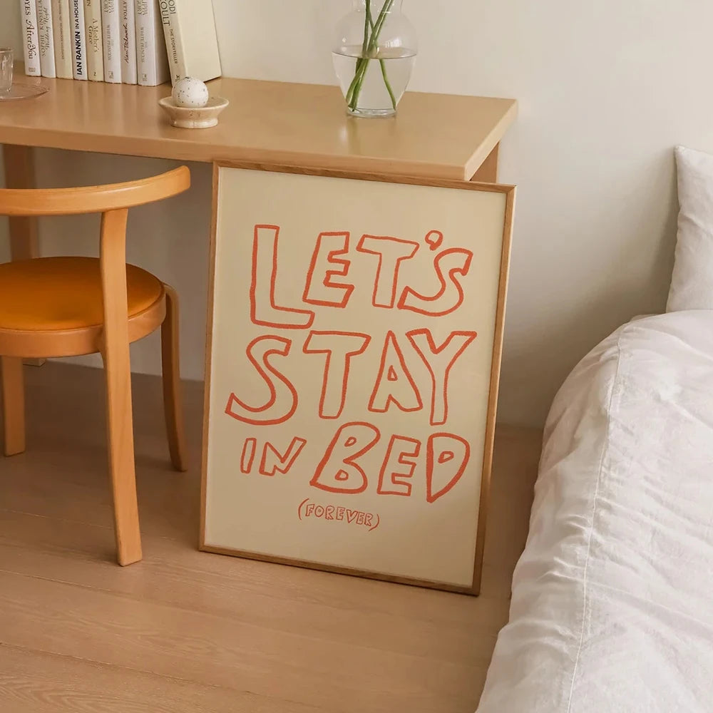 impression toile moderne texte let's stay in bed beige rouge minimaliste