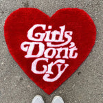 coussin forme cœur lettres blanches girls don't cry rouge rose clair moderne pop art