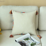 coussins decoratifs boheme ethnique motifs geometriques couleur beige rouge bleu orange rose jaune franges