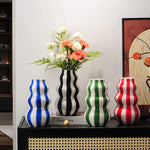 vase table céramique moderne rayé bleu rouge vert blanc noir