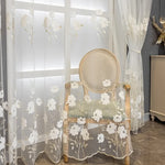 rideau transparent gris clair blanc fleurs brodées classique salon chambre fenêtre maison