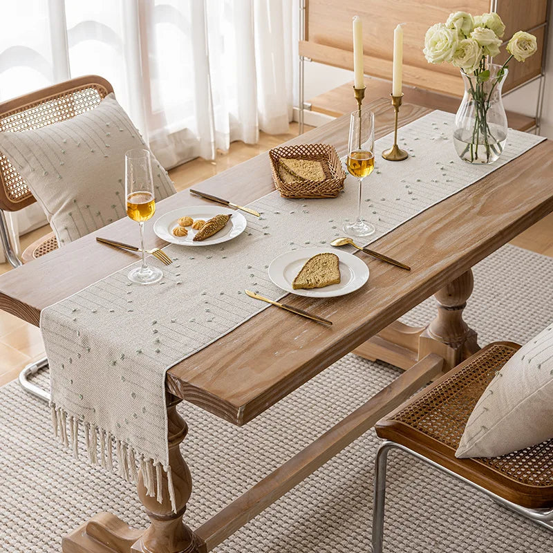 table table lin motif floral beige clair gris moderne rustique pompons brodé