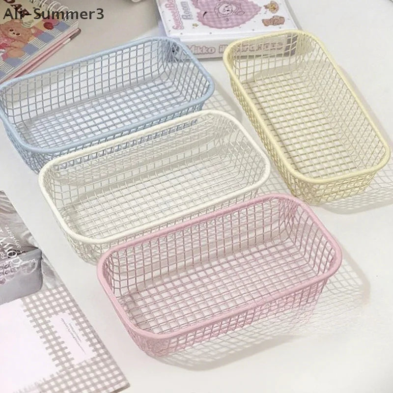 paniers rangement blanc bleu rose jaune maille fine moderne minimaliste sans fixation papeterie