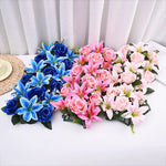 décoration intérieure bouquet artificiel fleurs lys roses moderne clips métalliques bleu rose violet vert