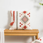 housse coussin carré boho chic motifs géométriques pompons couleur neutres décor maison