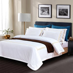 Parure de lit 3 pièces coton satin bleu sur lit double