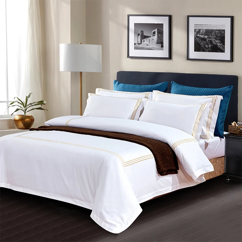 Parure de lit 3 pièces coton satin bleu sur lit double