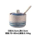 pot condiments porcelaine broyeur épices cuillère fleurs blanches motifs floraux rustique