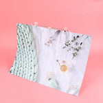 support présentation textile fond noir blanc gris clips moderne minimaliste vinyle tissu floral