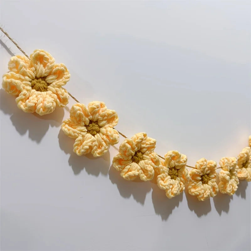 guirlande décorative fleurs crochetées blanc jaune bohème champêtre enfantin living room mariage birthday party