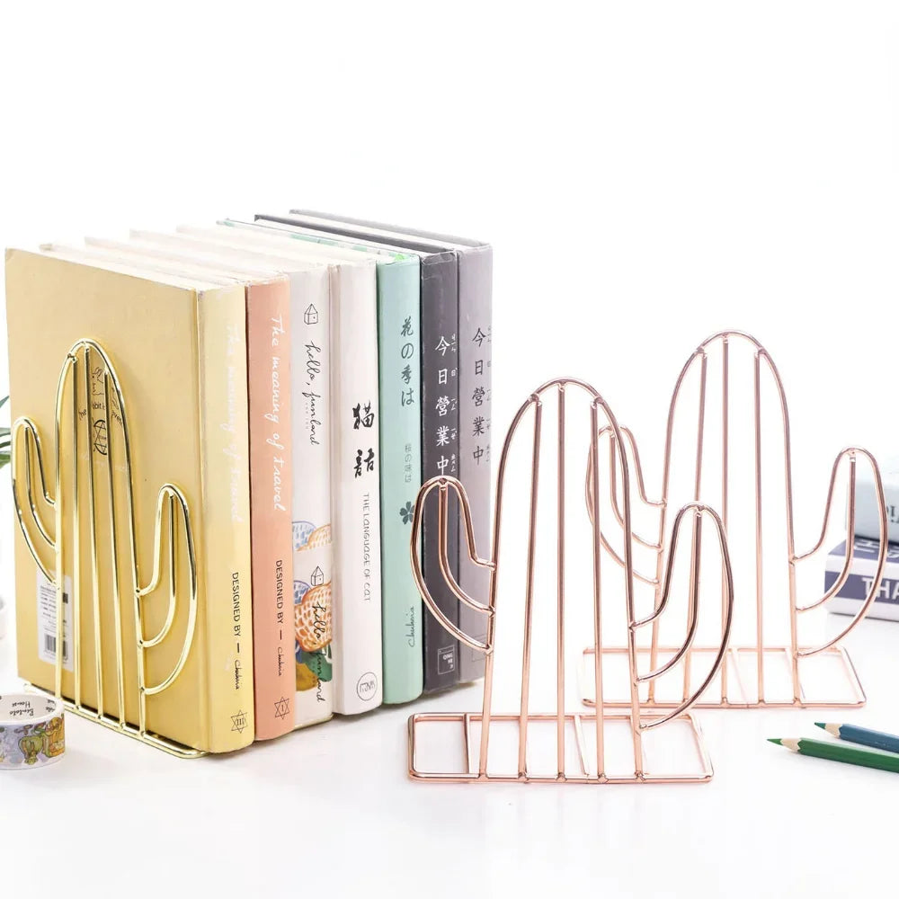 Serre-livres design en métal forme quantique couleur or sur bureau
