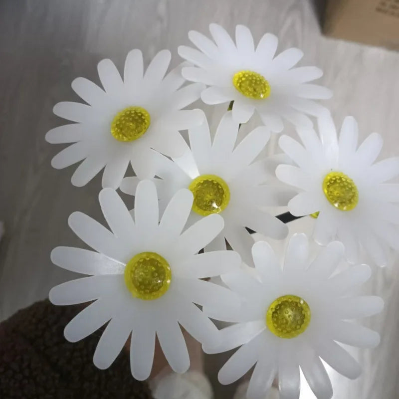 lumière solaire fleur marguerite blanche jaune petals centre lumineux moderne extérieur jardin clips tiges