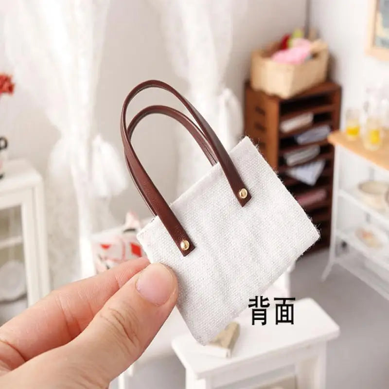 sac main miniature blanc marron texture tissée poignées détachables accessoire poupée classique simple 12