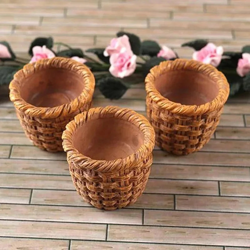 paniers tressés miniature rustiques fleurs séchées décoration champêtre vintage marron clairintérieur brun foncé
