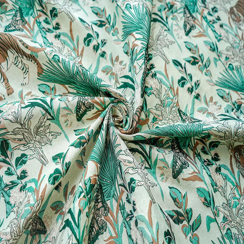 tissu imprimé jungle animaux tigres papillons vert feuilles marron clair botanique polyester largeur cent