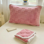 taies d'oreiller coton polyester motif carrés modernes vert gris rose opaques fixés coussin protection