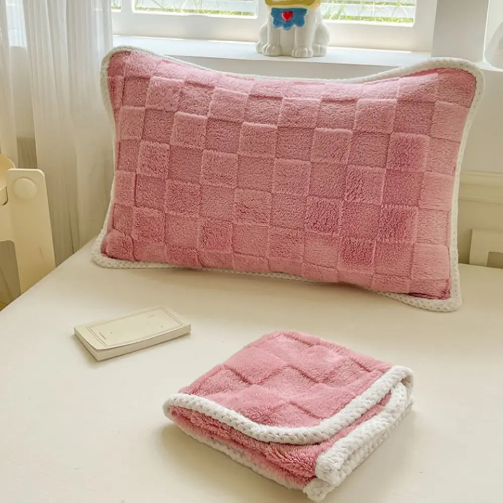 taies d'oreiller coton polyester motif carrés modernes vert gris rose opaques fixés coussin protection