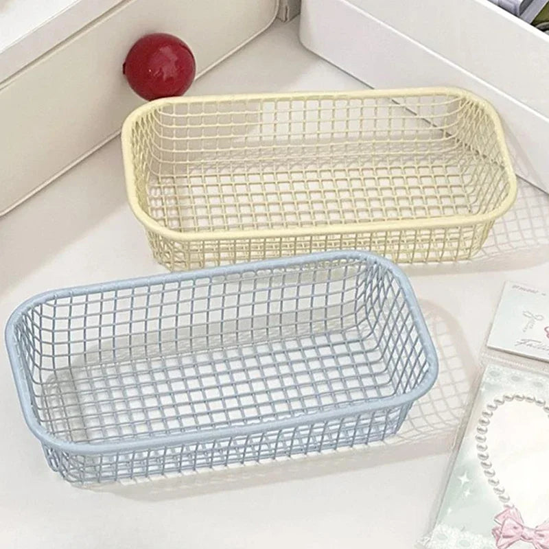 paniers rangement maille fine moderne bleu clair jaune clair rose pâle maison papeterie maquillage