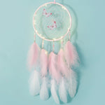 attrape rêves boho chic papillons plumes rose clair blanc moderne chambre décoration suspendue